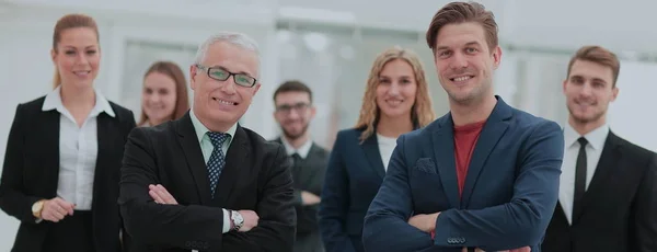 Het team van de succesvolle mensen met hun baas — Stockfoto