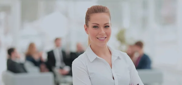 Portret uśmiechniętej bizneswoman — Zdjęcie stockowe
