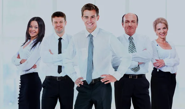 Portret van zakenman leidt zijn team op kantoor — Stockfoto