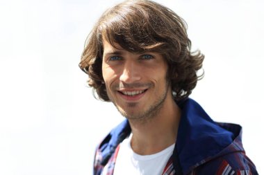 portre. şık bir ekose gömlekli adam. yakın çekim.