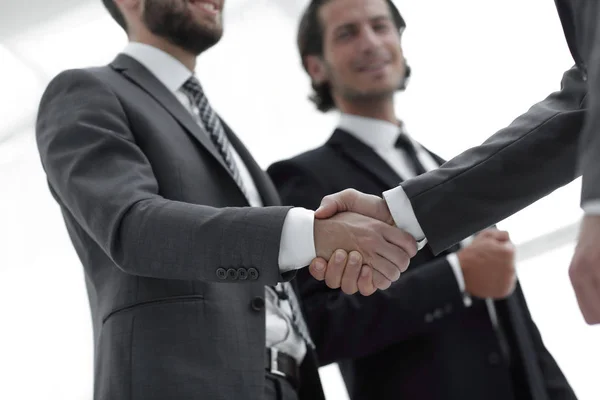 Closeup.Handshake av affärsmän — Stockfoto