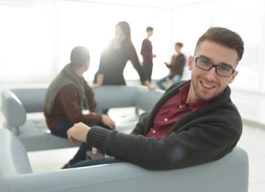 modern bir kendine güvenen erkekler portresi