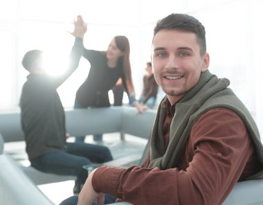 Kendine güvenen iş takım başkanı