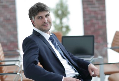 Masada oturan üst düzey Yöneticisi