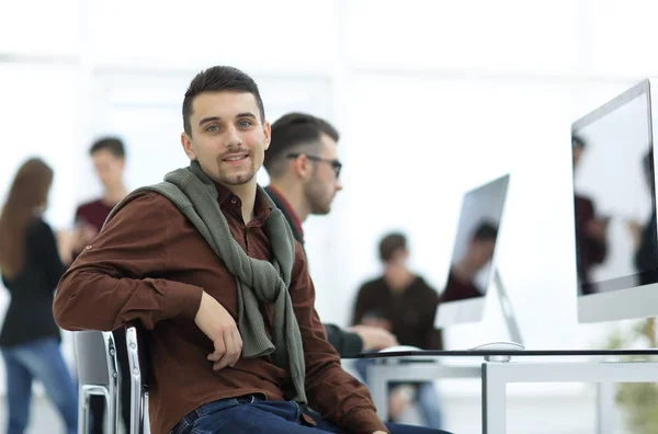 Retrato del jefe de equipo en la oficina . — Foto de Stock