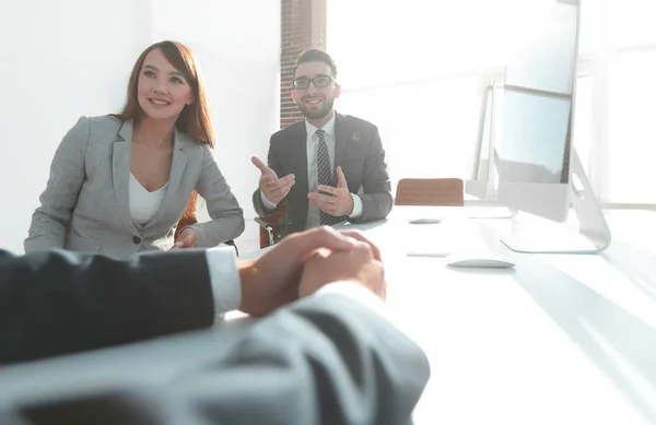 Fondo de negocios. equipo de negocios en el taller — Foto de Stock