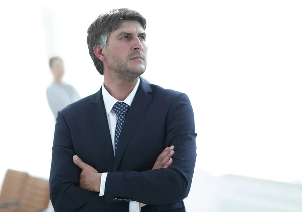 Confident businessman stands and looks away. — Stock Photo, Image