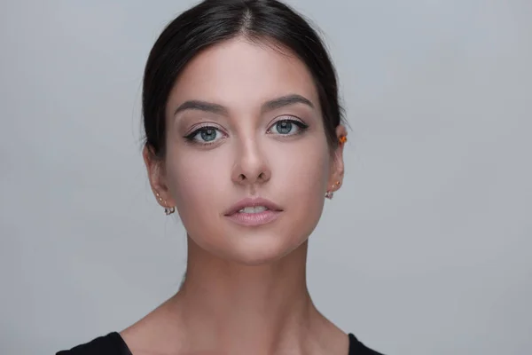 Retrato de uma bela jovem mulher. — Fotografia de Stock