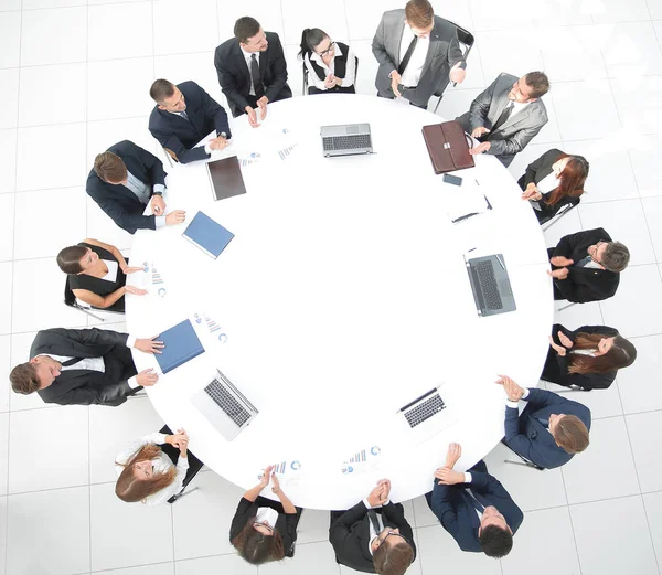 Vista a partir do top.meeting dos acionistas da empresa na rodada - mesa . — Fotografia de Stock