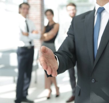 başarılı bir işadamı yardım eder