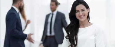 Yakın plan. Ofisteki yönetici kadın.