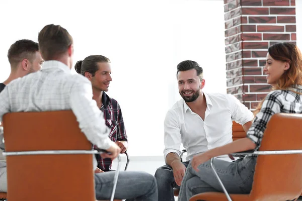 Team members argue at the workshop — Stock Photo, Image