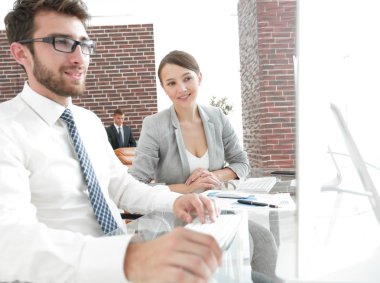 çalışma saatleri sırasında profesyonel çalışanlar