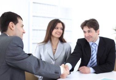 İş yerinde el sıkışma iş ortakları