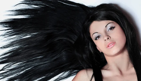 Close-up de uma cara feminina. isolado em preto . — Fotografia de Stock