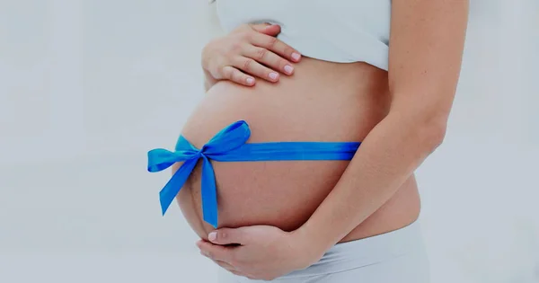 Pregnant woman smiling — Stock Photo, Image