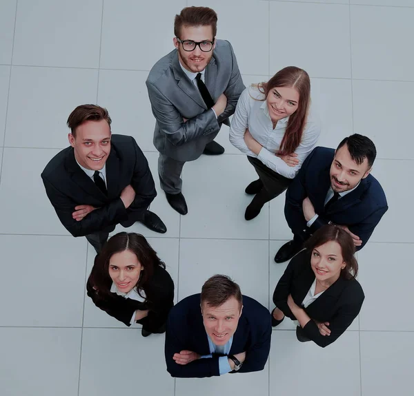 Вид сверху на группу деловых людей — стоковое фото
