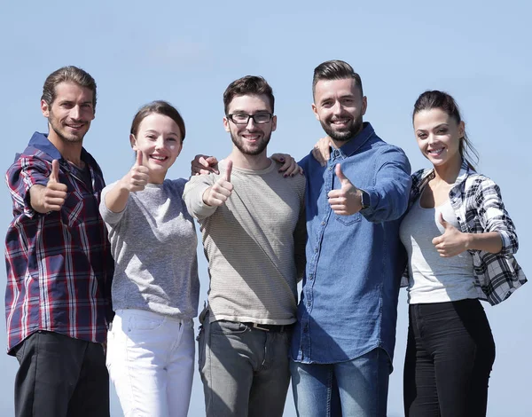 Група молодих людей, що показують великий палець вгору — стокове фото