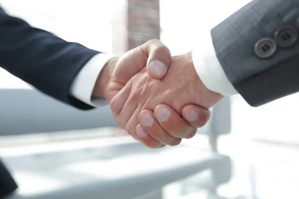 Closeup.handshake de parceiros de negócios — Fotografia de Stock