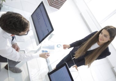 Modern ofisteki iş adamları