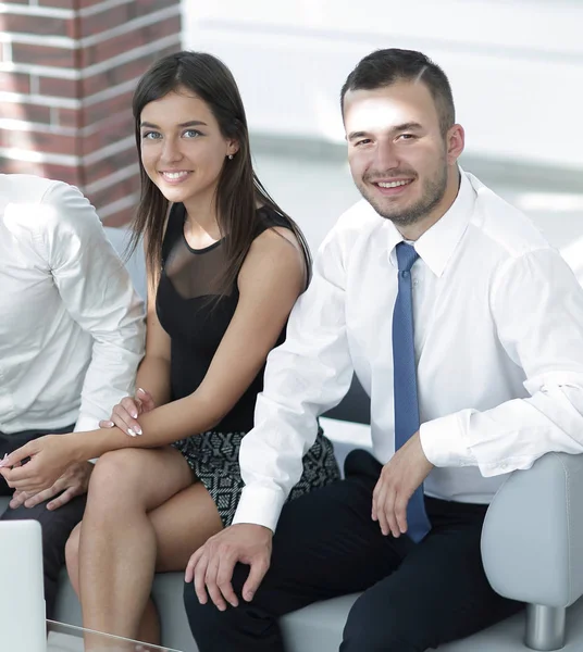 Successful business team sitting in office lobby — Stock Photo, Image