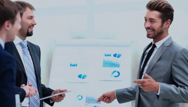 Toplantı edinme tartışırken iş takım