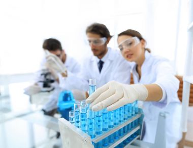 Holding tüp veya bazı ekipman bilim bilim adamı