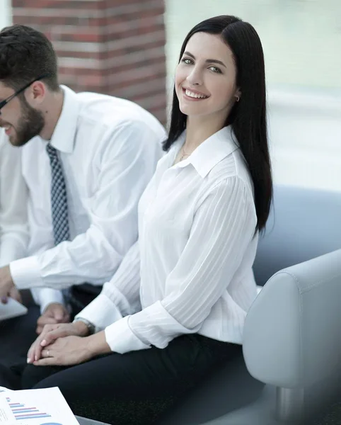 Retrato de uma jovem empresária de sucesso . — Fotografia de Stock