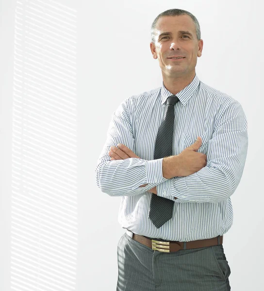 Närbild porträtt av säker affärsman i skjorta och slips — Stockfoto