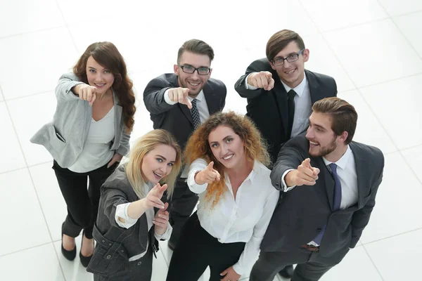 Χαμογελώντας ομάδα επιχειρήσεων εμφανίζονται αντίχειρες — Φωτογραφία Αρχείου