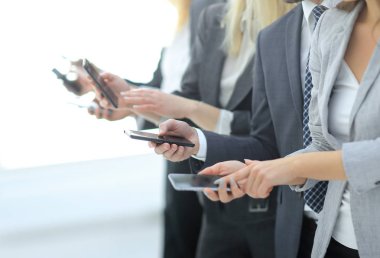 akıllı telefonlar ile çalışan closeup.a grubu