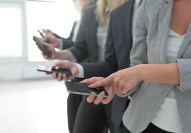 akıllı telefonlar ile çalışan closeup.a grubu