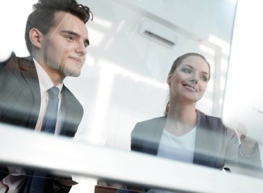 bilgisayar ekranına bakarak iş concept.colleagues