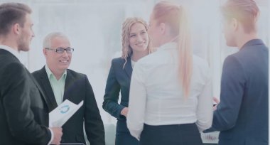 Resmi belgeler ve fikirler bana tartışırken iş ortakları