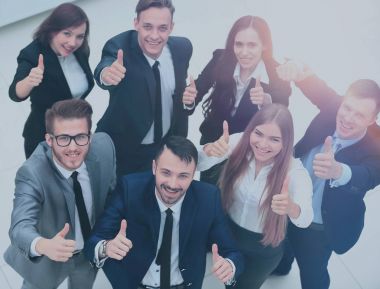Üstten Görünüm gülümseyen ve işaret eden Yöneticiler