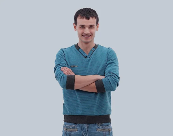 Retrato de um belo homem casual sorrindo com os braços dobrados — Fotografia de Stock