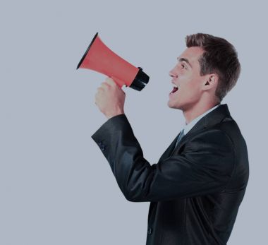 zakenman luid schreeuwen in een megafoon