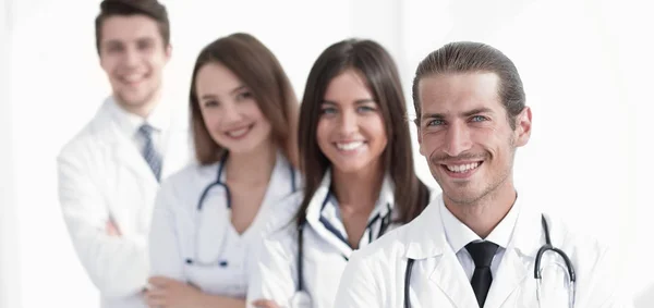 Equipe de médicos e enfermeiros como colegas no hospital — Fotografia de Stock