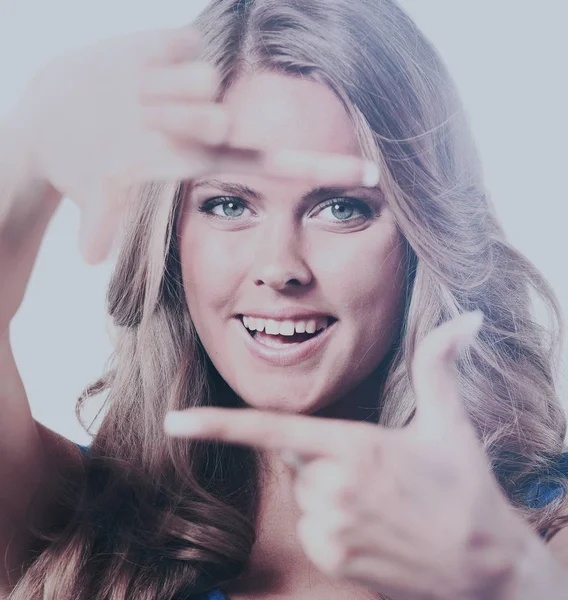 Ung kvinna inramar ansiktet med händerna — Stockfoto