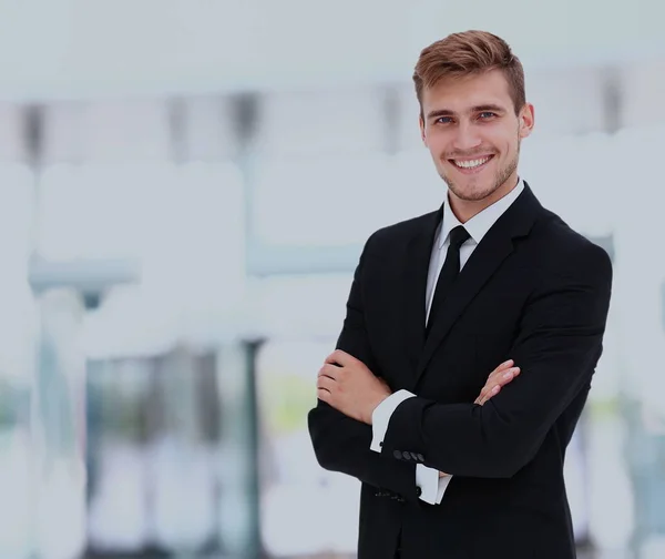 Snygg leende säker affärsman porträtt — Stockfoto