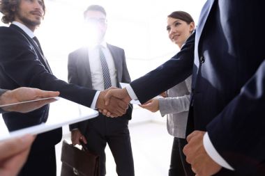 karşılıklı iş ortakları çalışanları göz