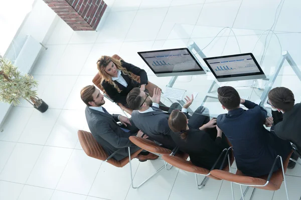 Uitzicht vanuit het top.business team bespreken — Stockfoto