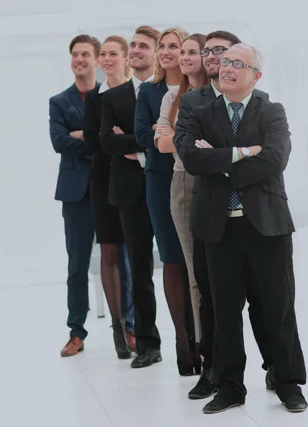 Equipe de sucesso de pessoal em pé em uma fileira — Fotografia de Stock