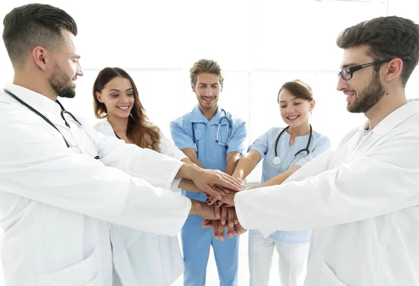 Imagen de fondo de un grupo exitoso de médicos sobre un fondo blanco —  Fotos de Stock