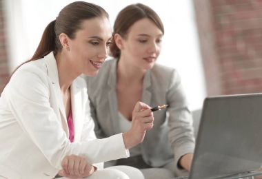 iş ortakları belgeleri ile çalışmak