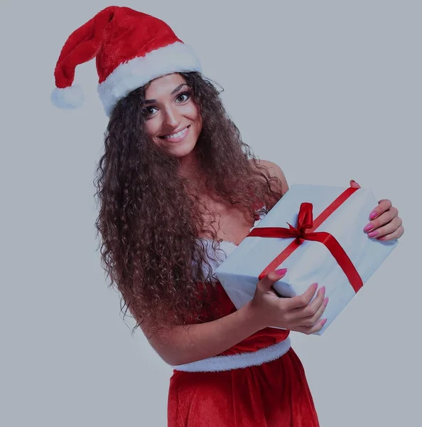 Boże Narodzenie santa kobieta na białym tle portret posiadają prezent na Boże Narodzenie. — Zdjęcie stockowe