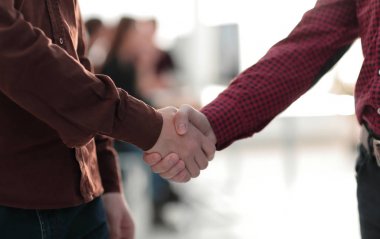 iki erkek arasındaki karşılıklı closeup ben