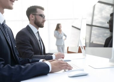 Bilgisayarlarda çalışan işçilerin