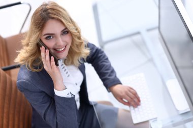 portre. iş kadın Smartphone'da söz