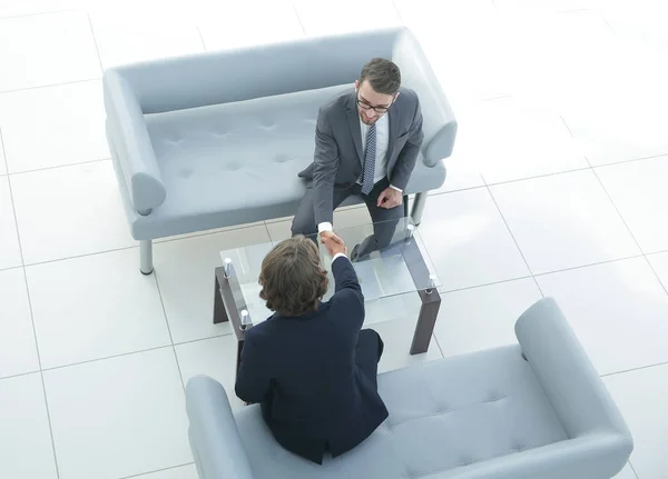 Stretta di mano di due businessmen.photo con spazio copia — Foto Stock